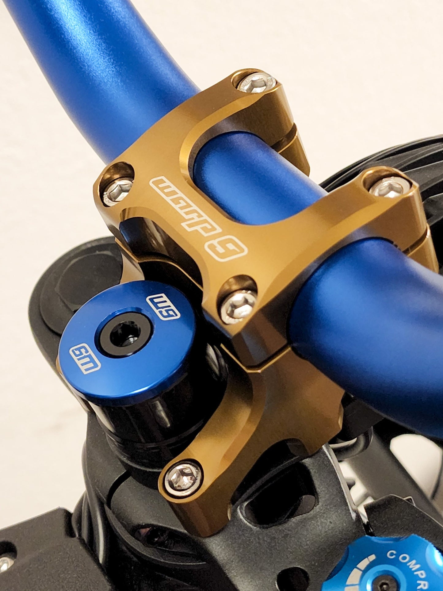 Bar Mount (Collective)