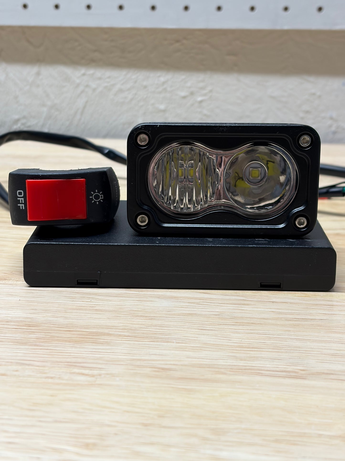 Universal Battery Powered Baja Light (Includes Handel Bar Switch)
